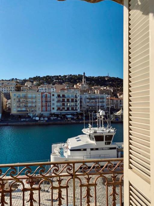 "Georgio" Grand Appartement Traversant Avec Vue Canal Et Parking Σετ Εξωτερικό φωτογραφία