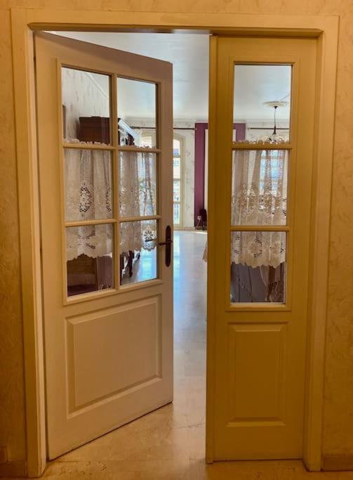 "Georgio" Grand Appartement Traversant Avec Vue Canal Et Parking Σετ Εξωτερικό φωτογραφία